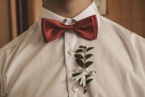 Groom Tie vs Bow Tie: Which Works Best for Your Wedding?